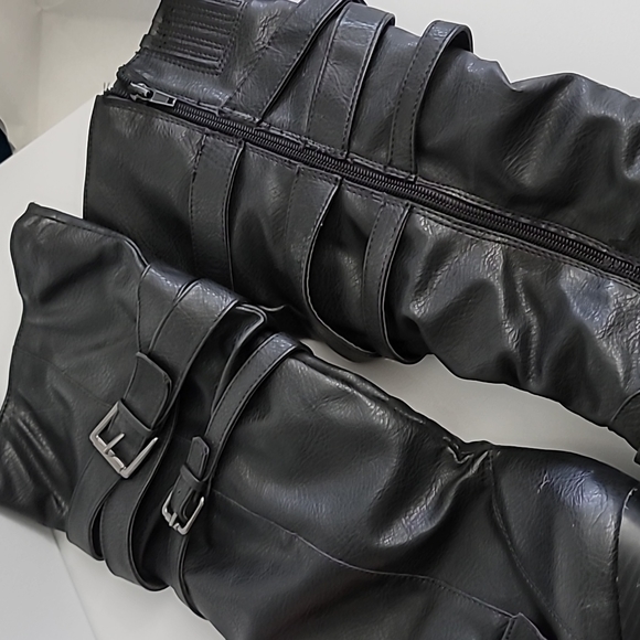 Dolce by Mojomoxy Black Boots - Size 9 - Picture 4 of 7